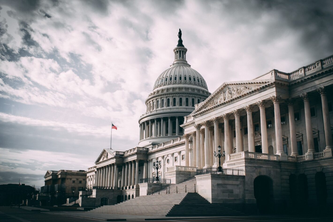 Image of capitol building on a cloudy day